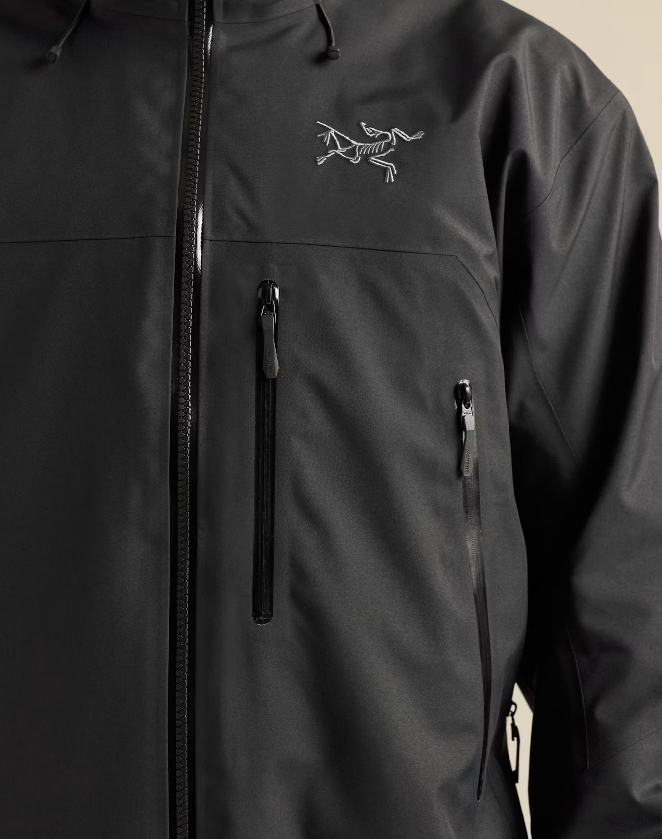 F26-X000011003-Beta-SV-Jacket-Black-Fabric-Detail.png