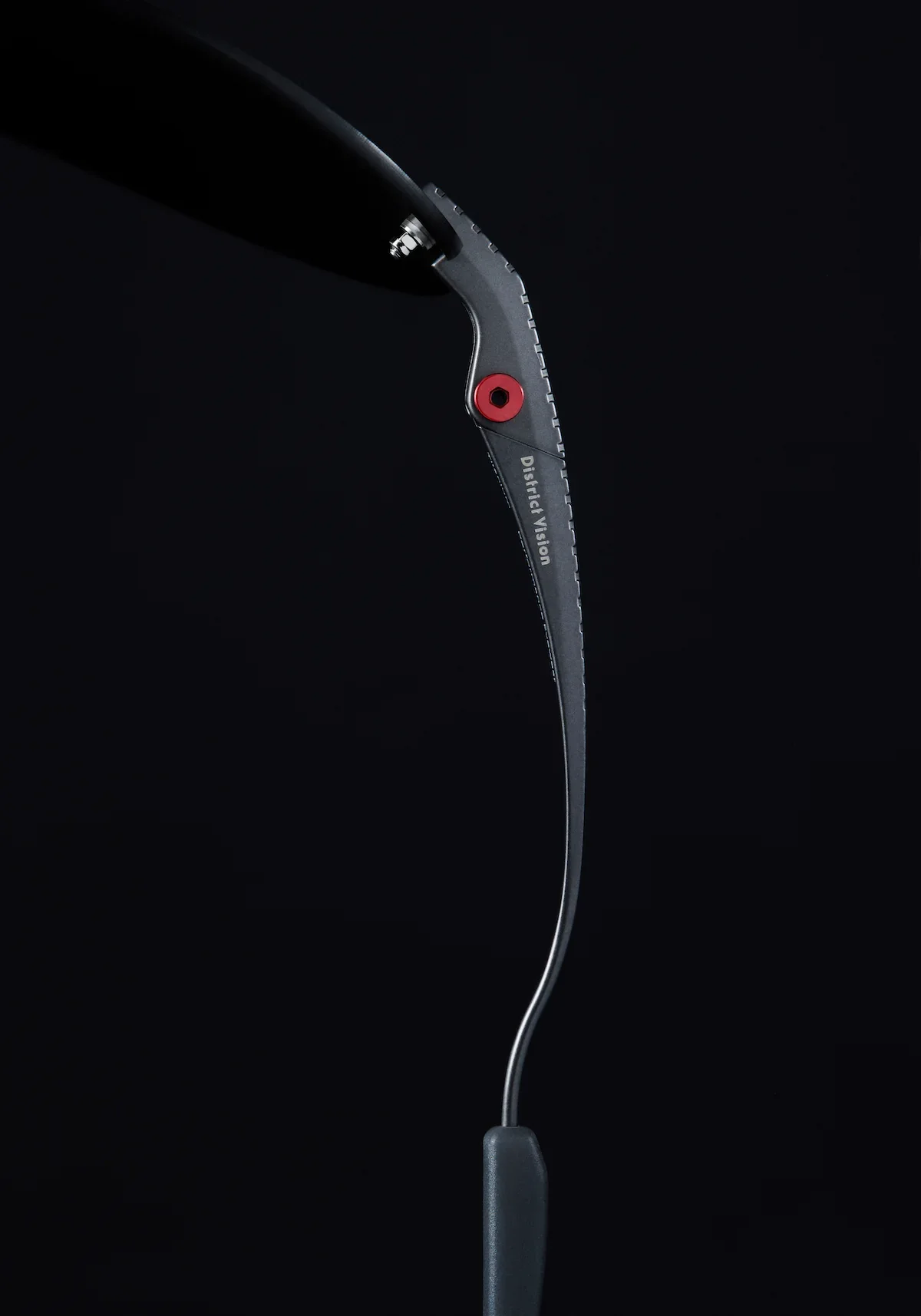 2025.09.20_DistrictVision_Eyewear_Creative_Black_Mami_5358.webp