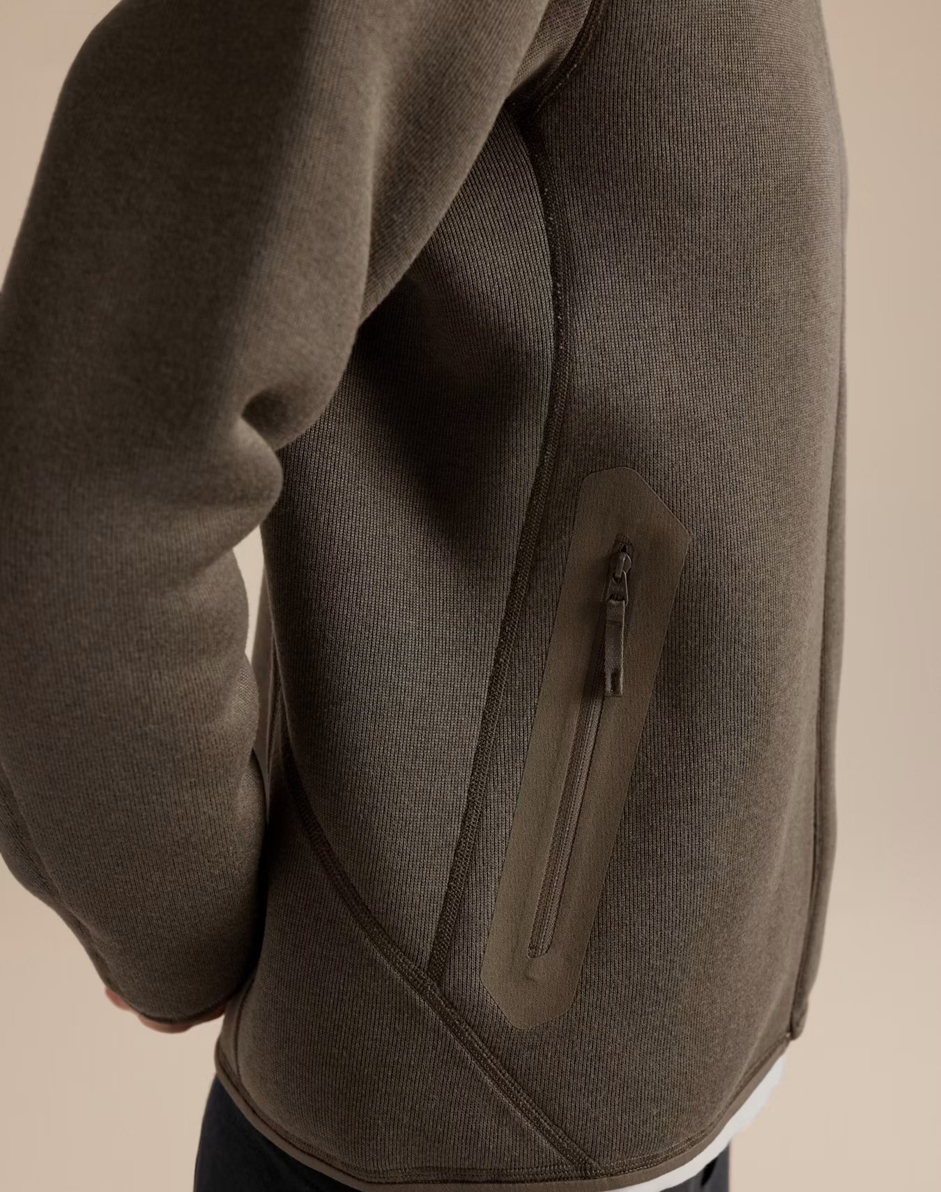 F26-X000010735-Covert-Cardigan-Mongoose-Heather-Women-s-Fabric-Detail.jpg