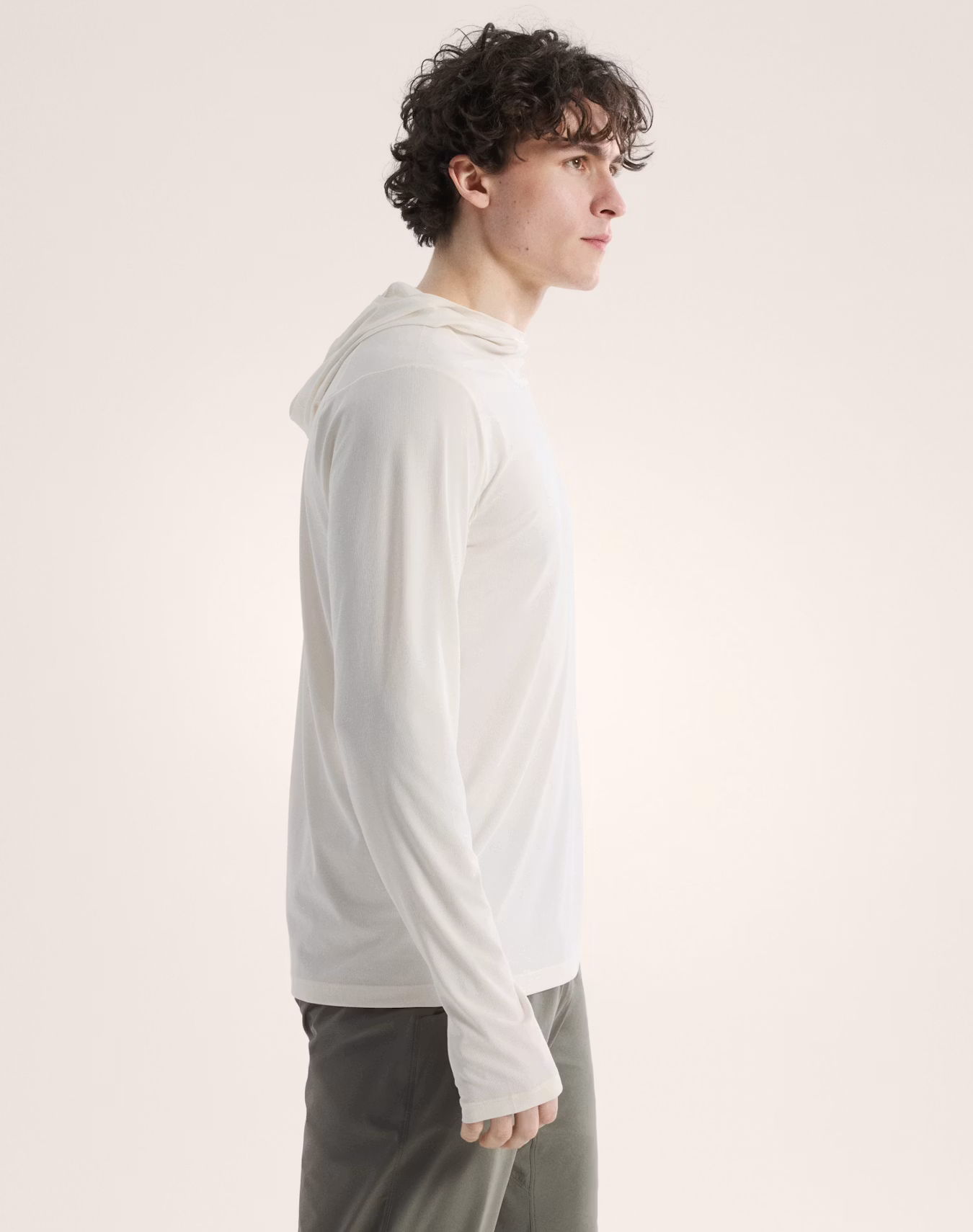 S26-X000010294-Cormac-Hoody-Arctic-Silk-Side-View.png