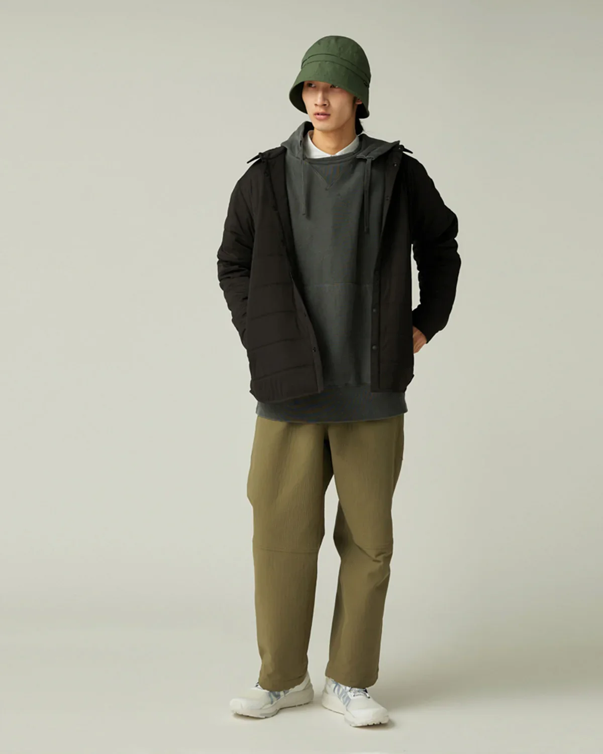 SW-25AU003_Black_A_1_png.webp