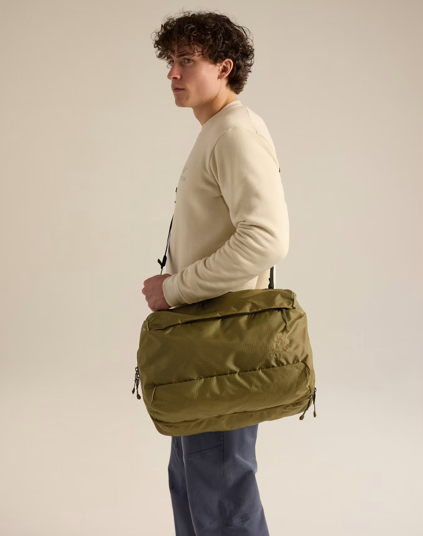F26-X000010352-Index-40-Bouldering-Bag-Bracken-Side-View.png