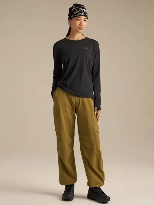 F26-X000010245-Sunna-Crew-Shirt-LS-Black-Women-s-Hover 1.jpg