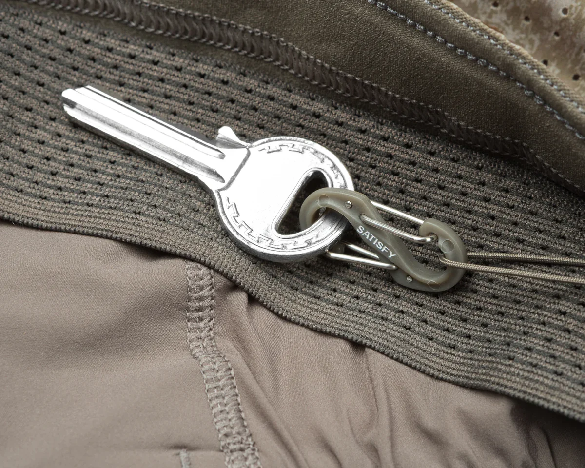 12075-59F00_space-o-2-5-shorts_camo_key-hook.webp