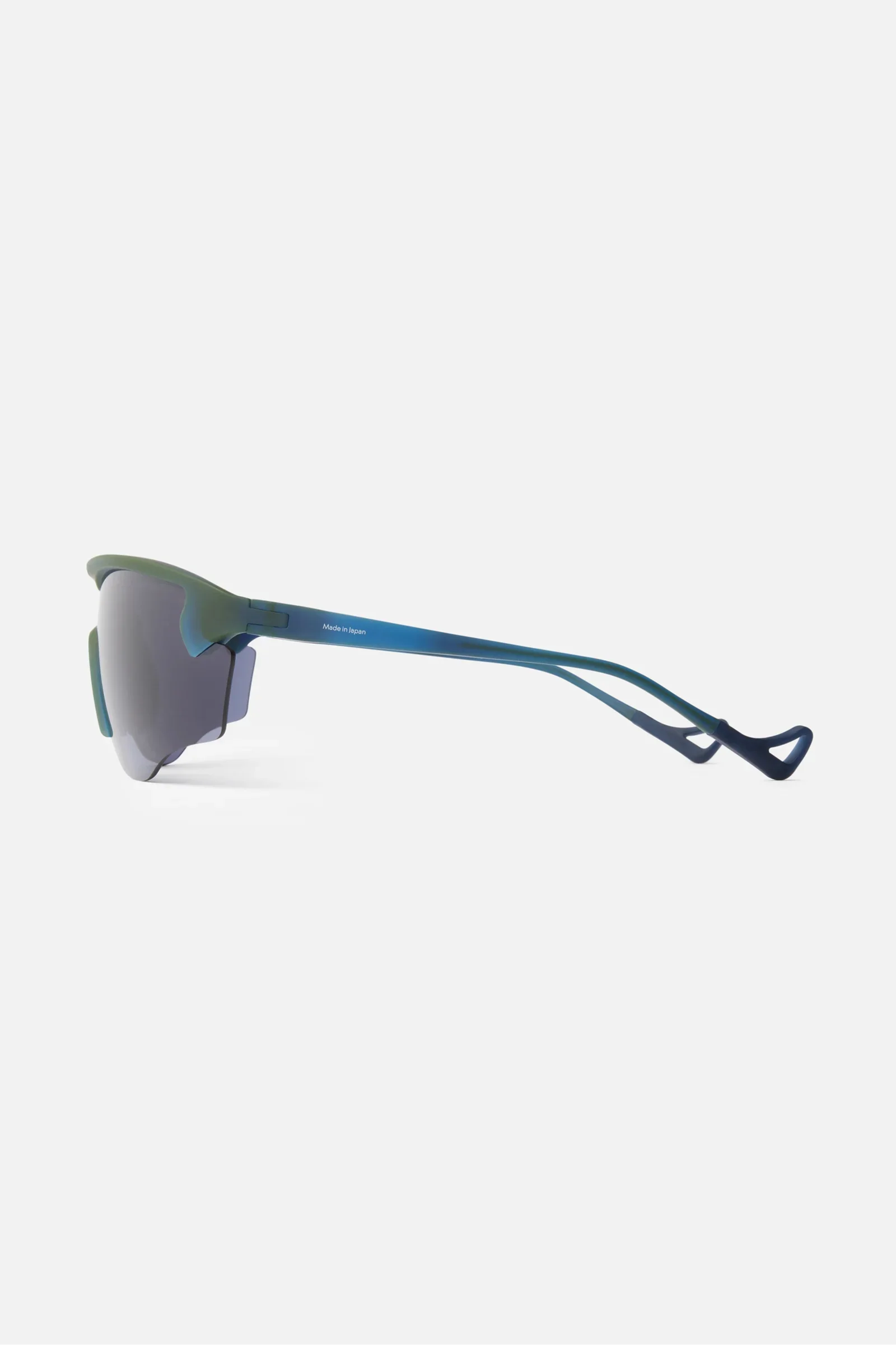 Junya_Iridescent_BlueIce_001.webp