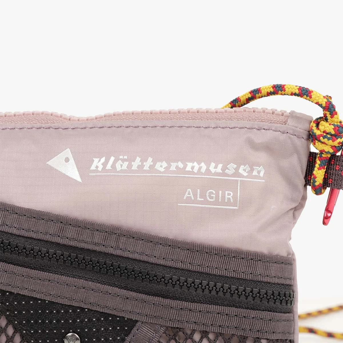 Klattermusen_AlgirAccessoryBagSmall_Bag_PurplePurpleDove_02.jpg