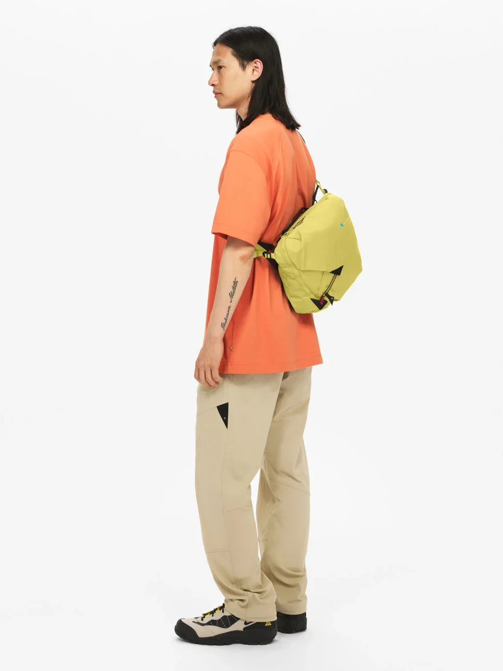 656_hs_PP1qrb4RsJyO2AkxWFgg_40460U21_Gaut_Messenger_Bag_Dark_Straw_011-full.webp