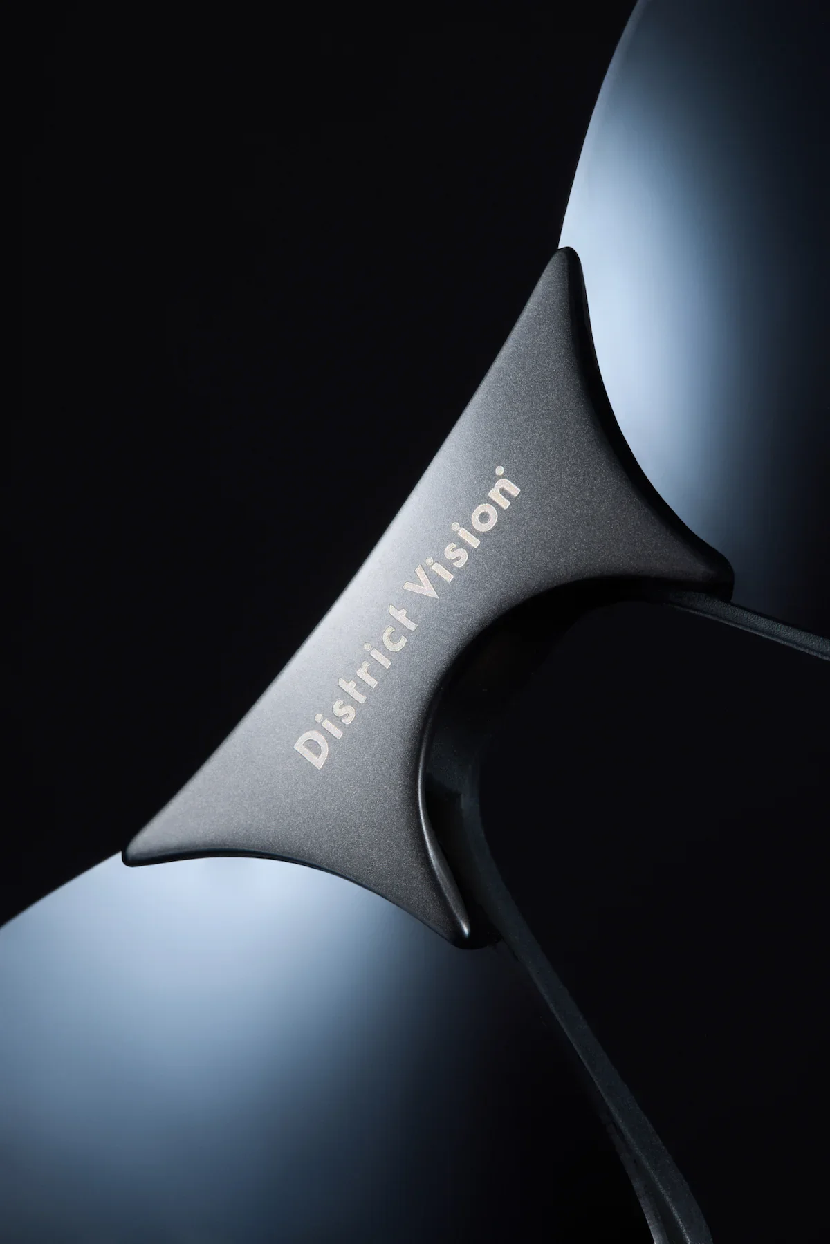 2025.09.20_DistrictVision_Eyewear_Creative_Black_Mami_5342.webp