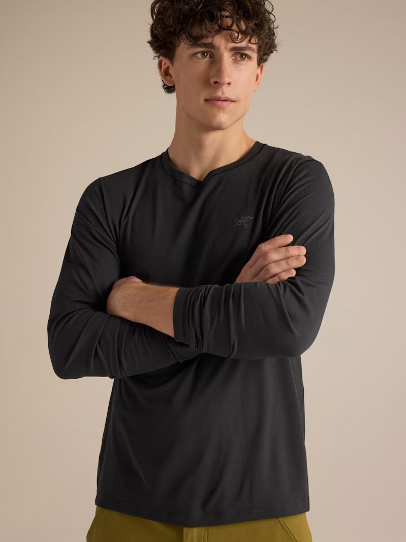 F26-X000010291-Cormac-Crew-Neck-Shirt-LS-Black-Hover.jpg