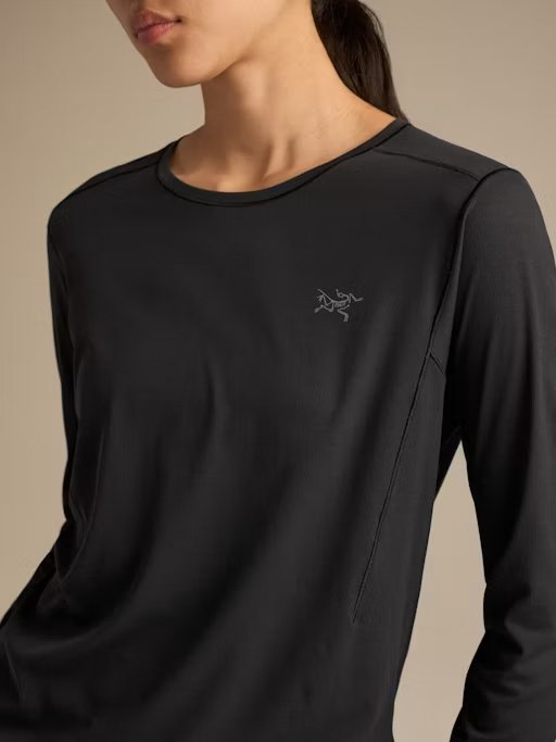F26-X000010245-Sunna-Crew-Shirt-LS-Black-Women-s-Fabric-Detail 1.jpg