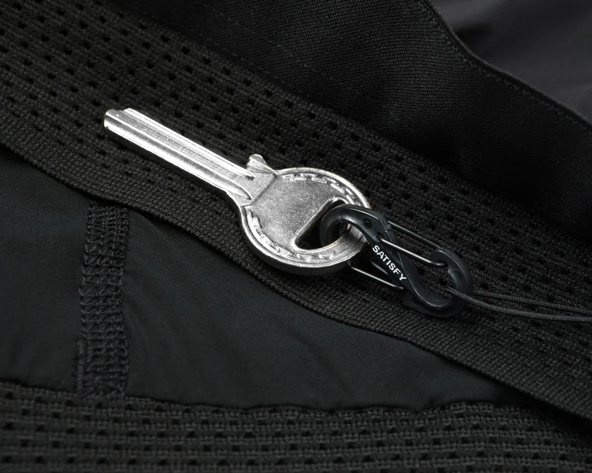 12046-BK_techsilk-8-shorts_black_key-carabiner.webp