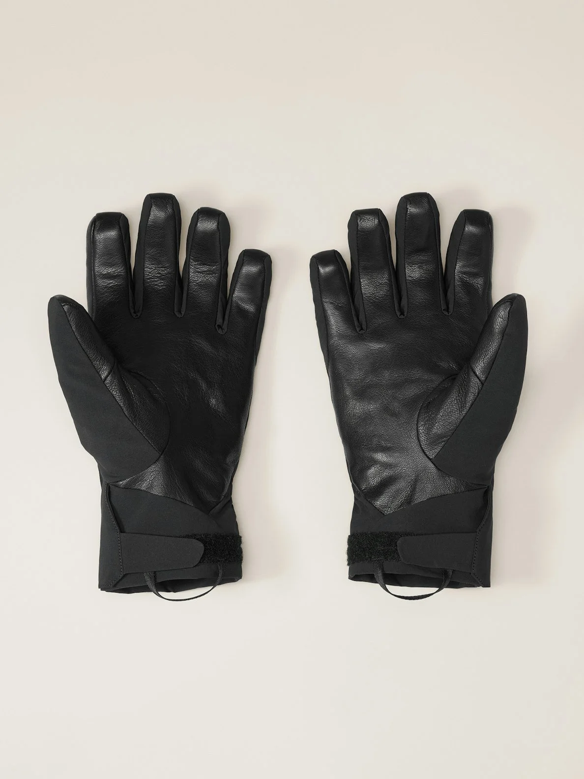 F25-X000009935-Venta-GTX-Glove-Black-Back.jpg