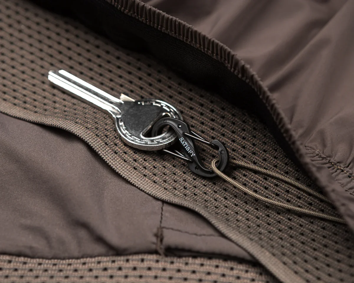 5193-QU-RA_techsilk-8-shorts_quicksand_key-pocket.webp