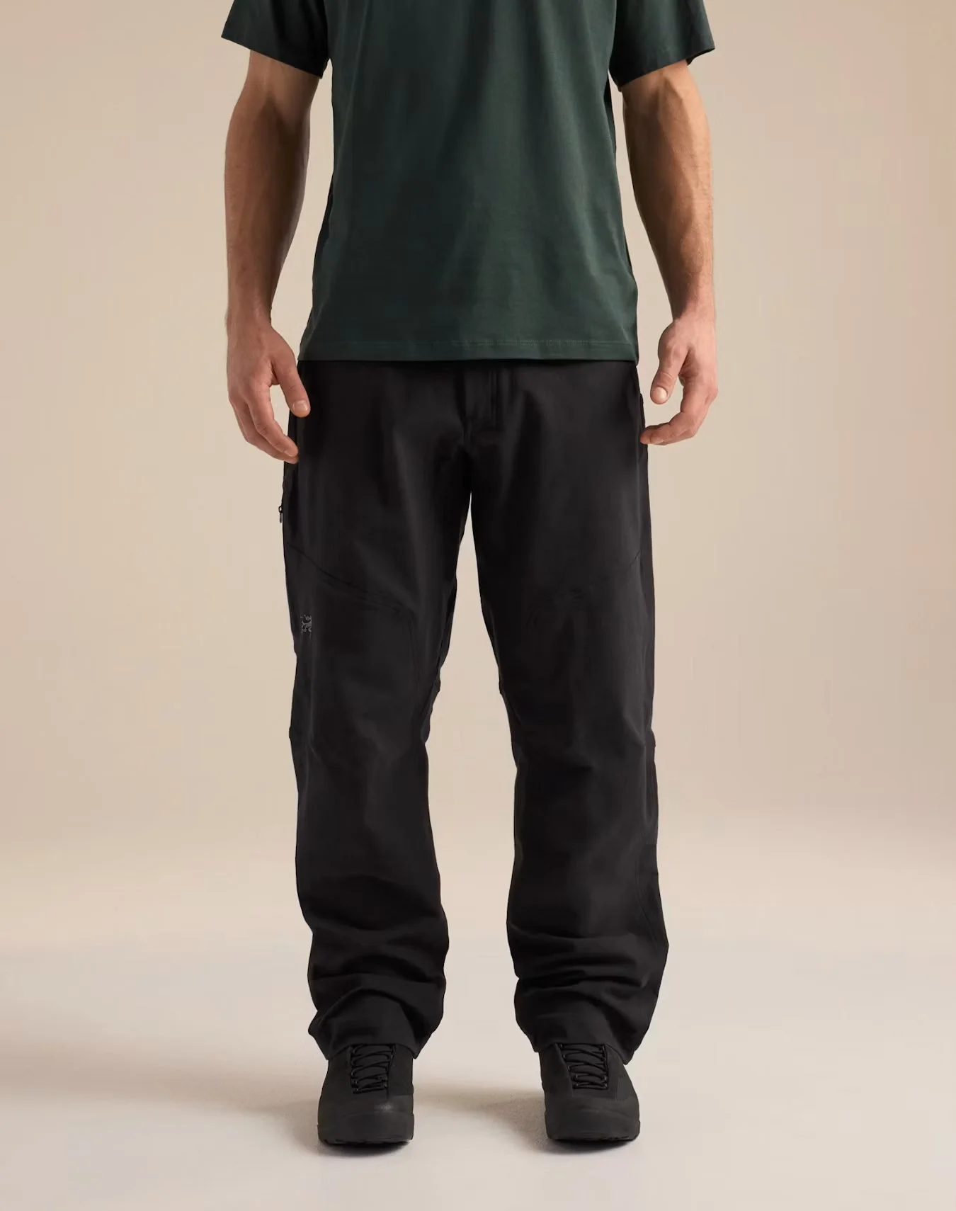 F26-X000010697-Cronin-AR-Pant-Black-Front-View.jpg