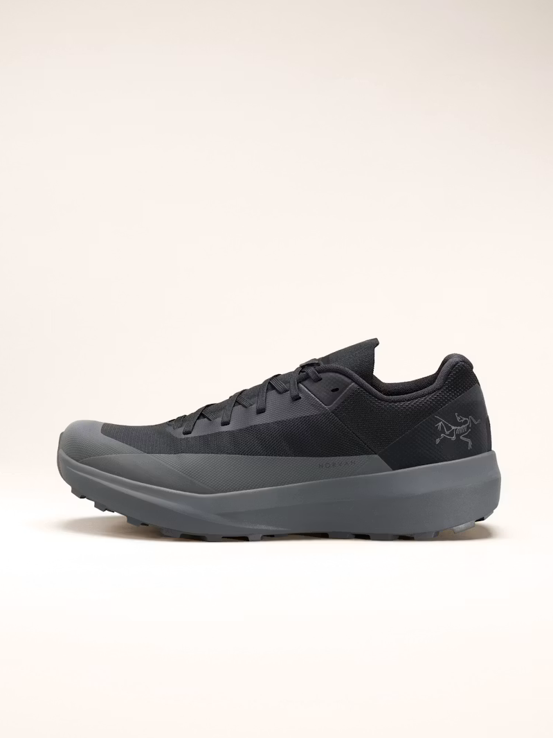 S26-X000010398-Norvan-LD-4-Shoe-Black-Graphite-Profile 3.png