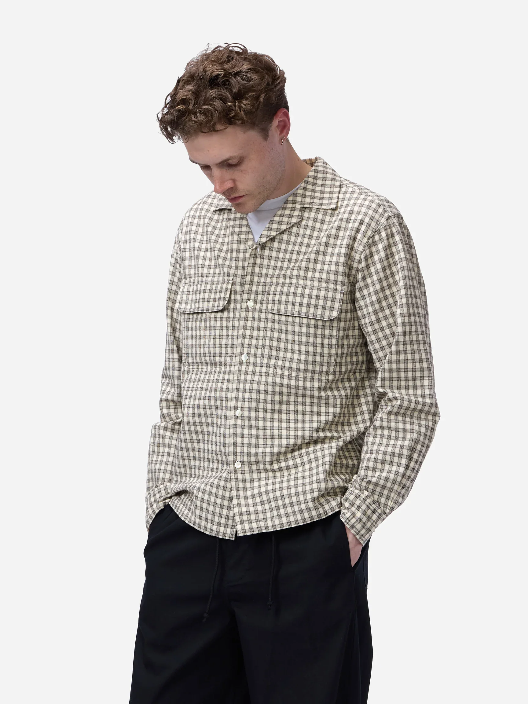 3S-FW26_OPEN_COLLAR_SHIRT_ECRU_MICROCHECK_FRONT_CROPPED_A_ONBODY.webp