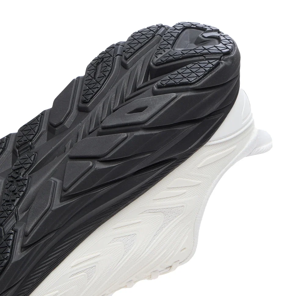 6-hoka-clifton-utl-frost-black.webp