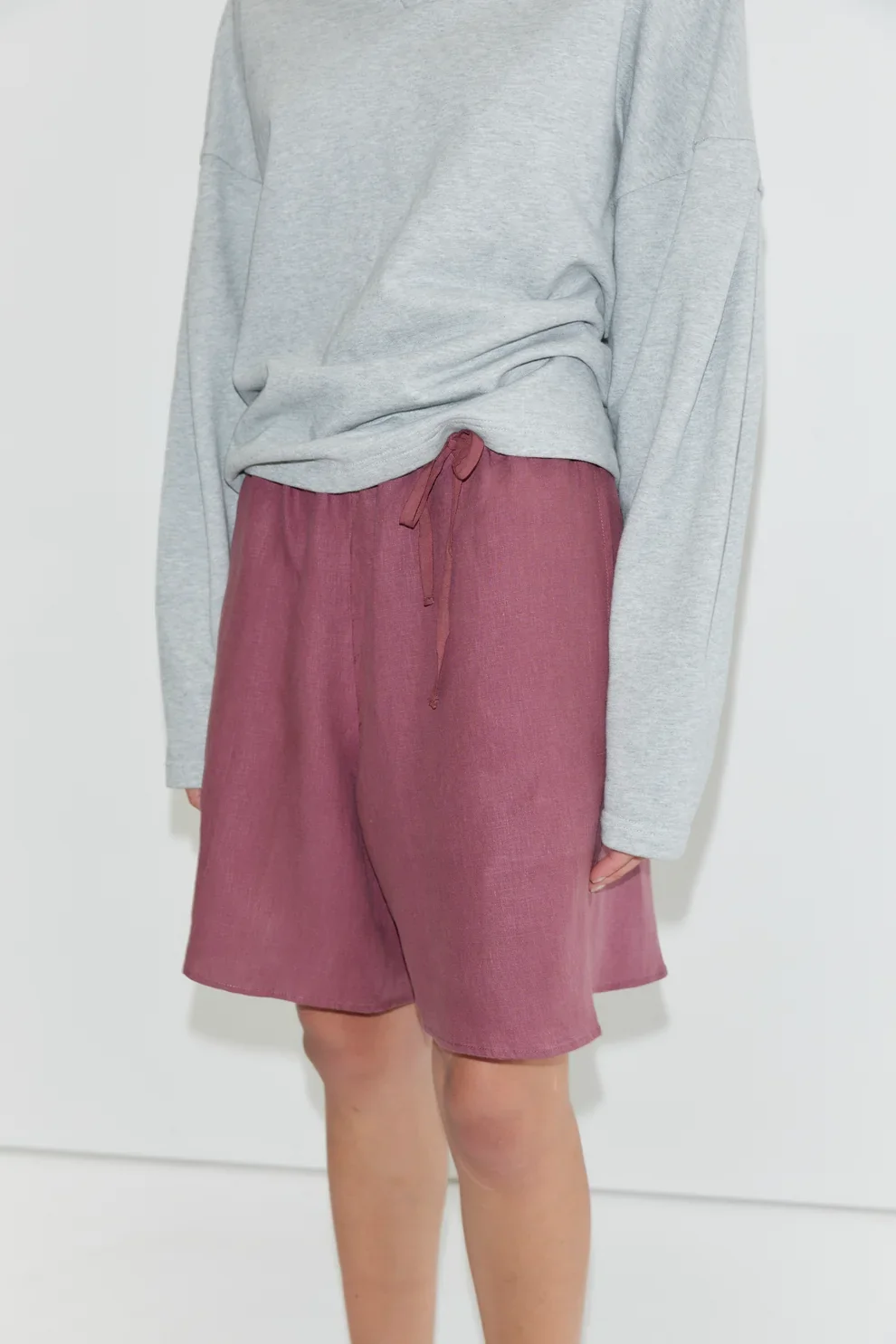 260107_DEIJI_03_LINEN_MID_SHORT_RUST_JERSEY_JUMPER_GREY_MARLE_4644.webp