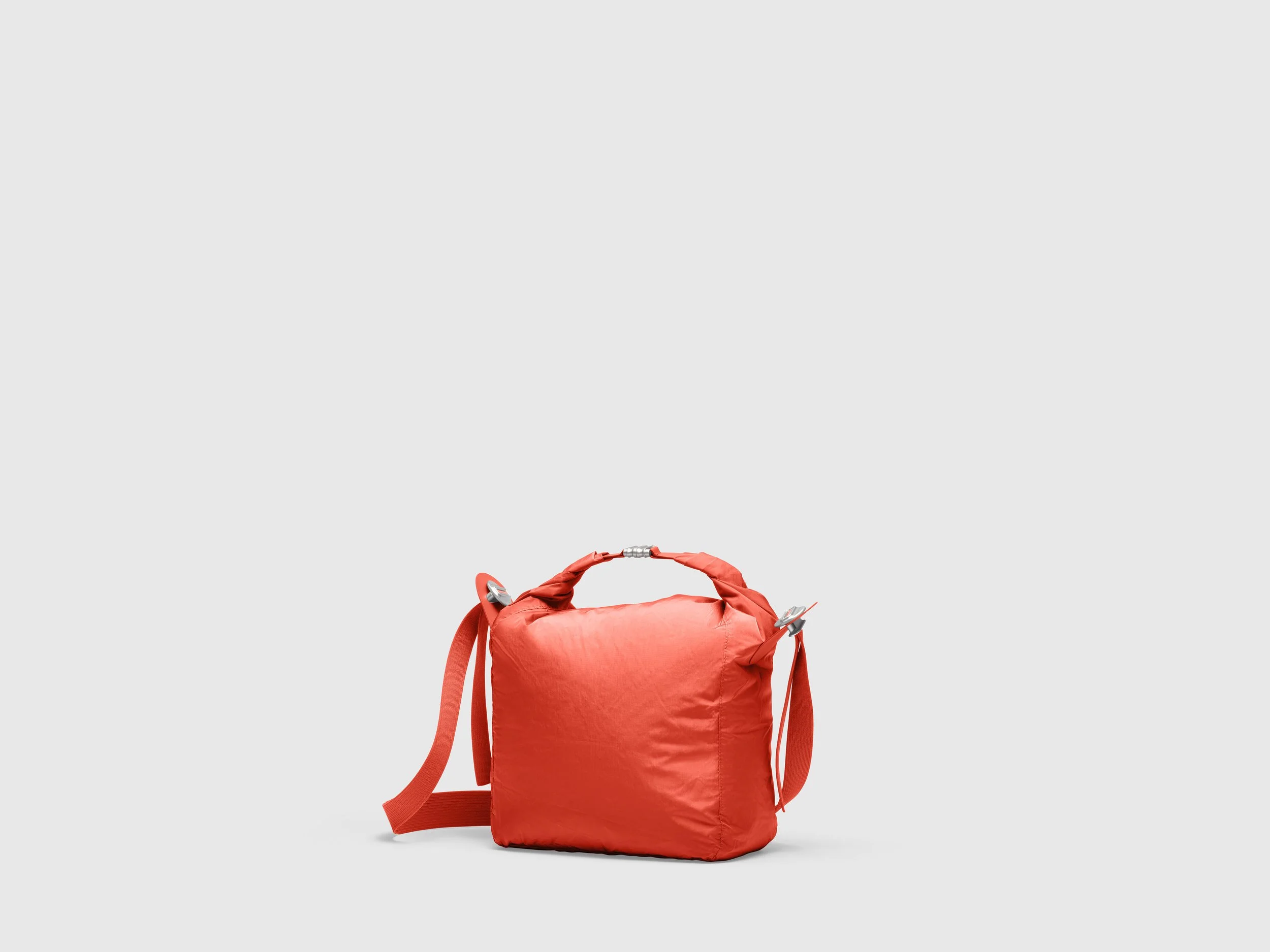 25039_small_Priority_laundry_alone_3115_01_150dpi.jpg