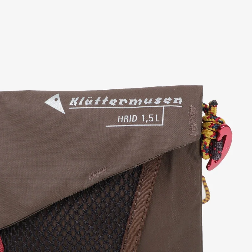 Klattermusen_HridWPAccessory_Bag_BrownSlatebrown_02.webp