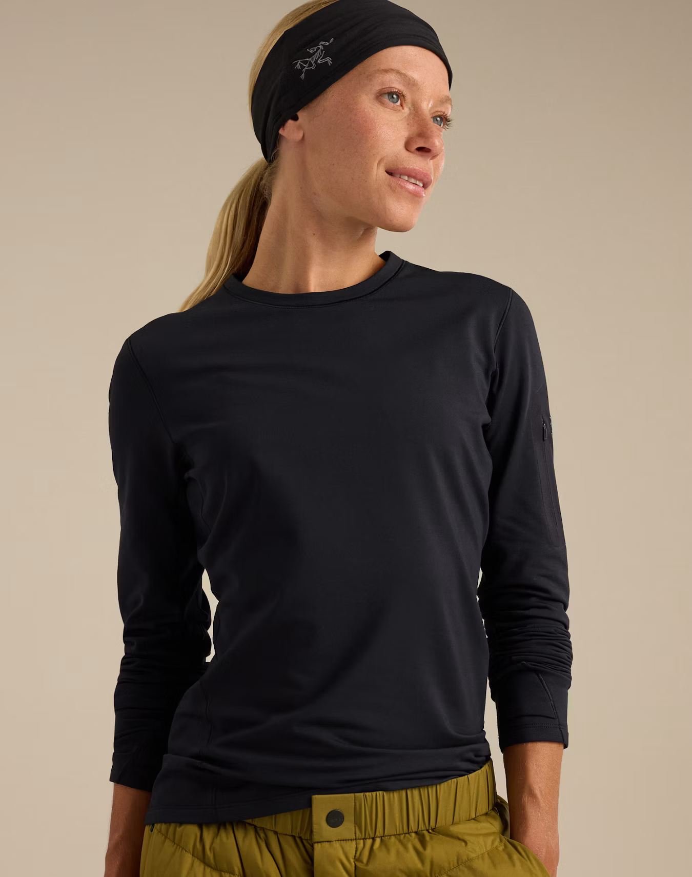 F26-X000010757-Rho-Crew-Neck-LS-Black-Women-s-Detail-1.png