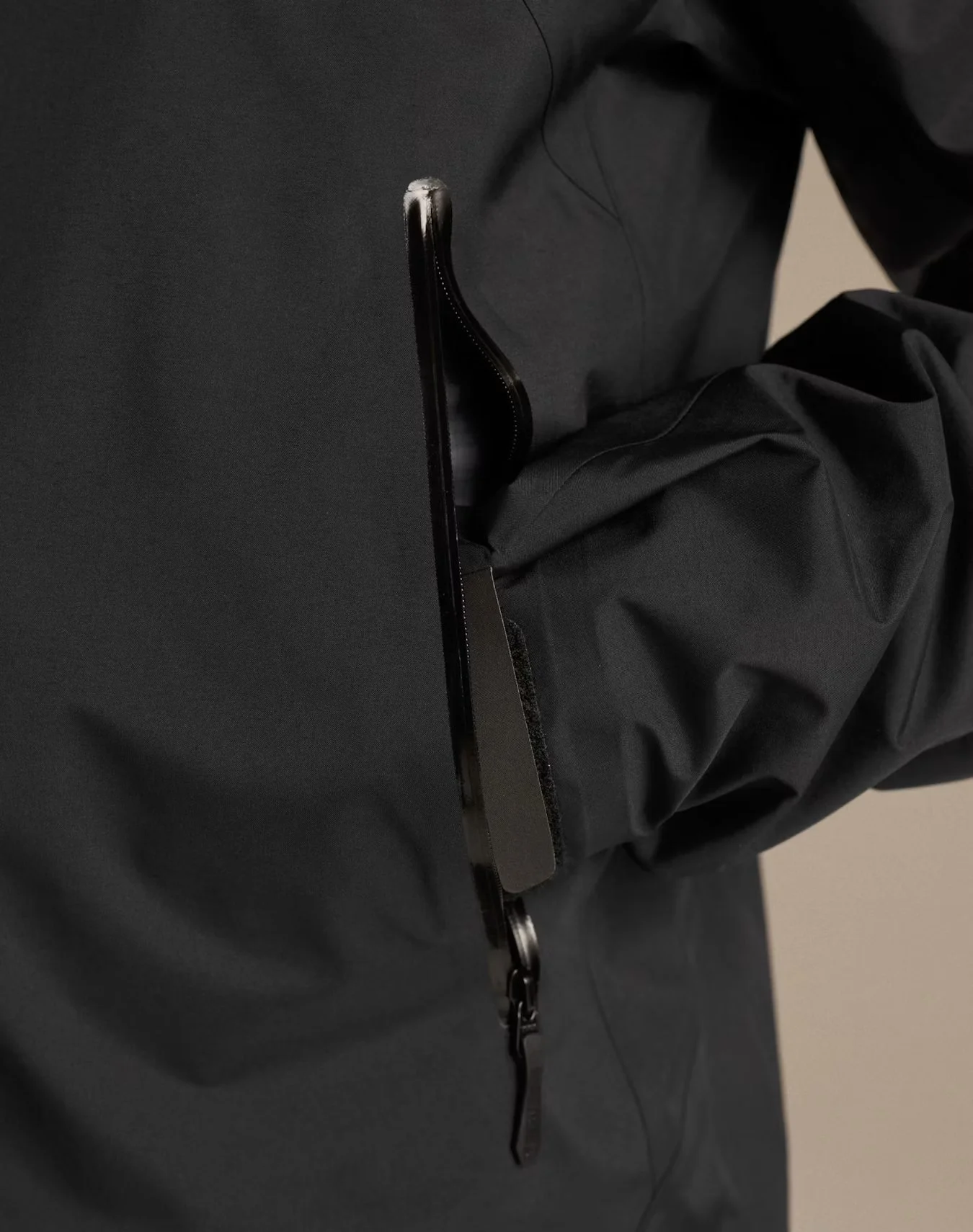 F26-X000010878-Beta-Jacket-Black-Fabric-Detail.jpg