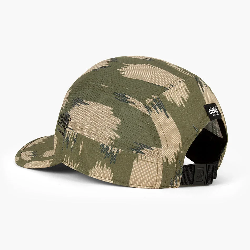 U-2-CA-0378-CHGN017_GOCapSC-Field-AllOverPrint-Cheetah-Kombu_D3_2026_BACKL_39260520-5228-40bc-a43a-db345ba5637e.webp