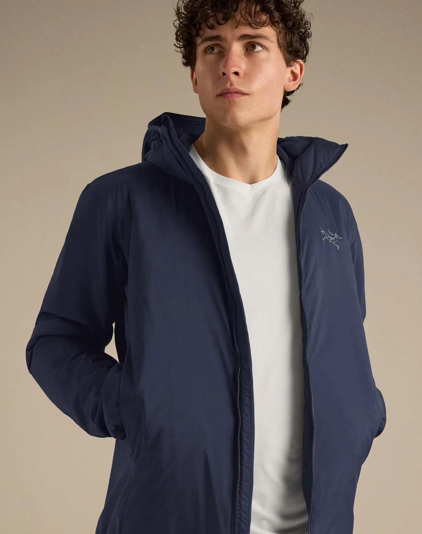 F26-X000009556-Atom-Hoody-Black-Sapphire-Detail-1.jpg