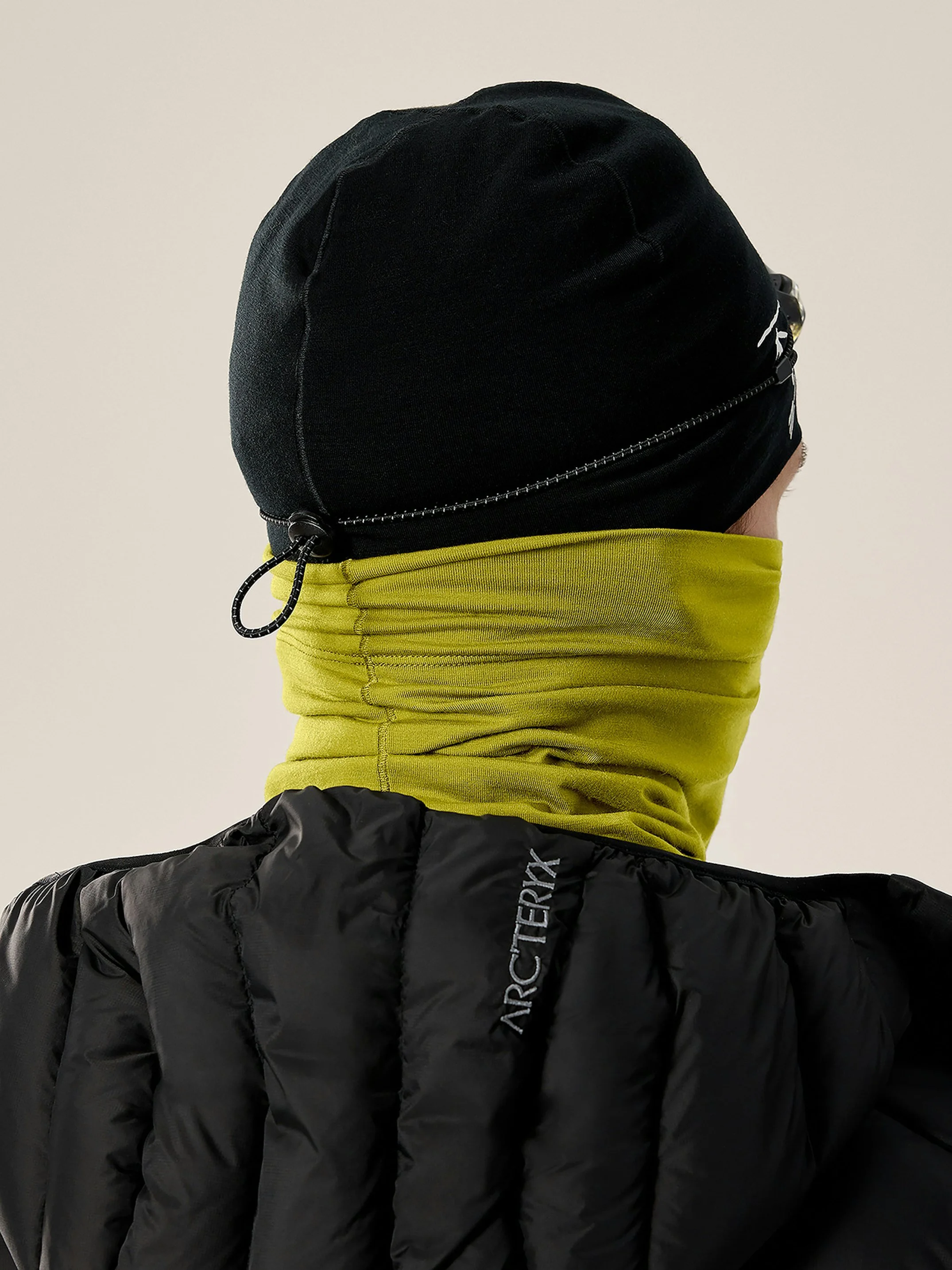 F25-X000009937-Satoro-Merino-Neck-Gaiter-Olive-Moss-Euphoria-Back-View.jpg