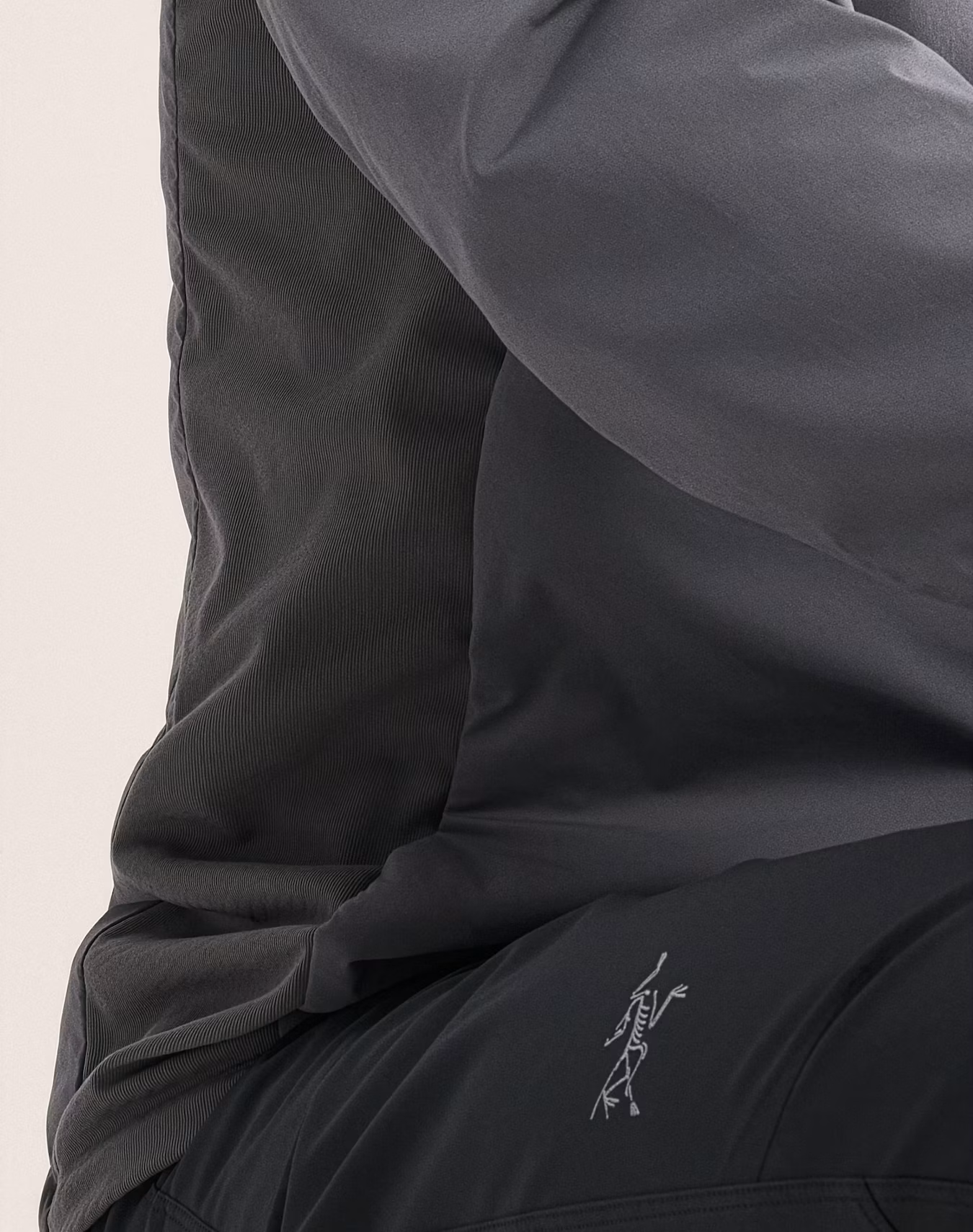 S26-X000010282-Atom-SL-Jacket-Cloud-Fabric-Detail.png