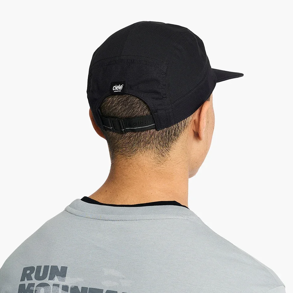 U-2-CA-0368-BK002_GOCap-LongBrim-EQ-Athletics-Whitaker_D3_2026_STUD3_42e0b75c-811d-484e-8096-ca40ba84a969.webp