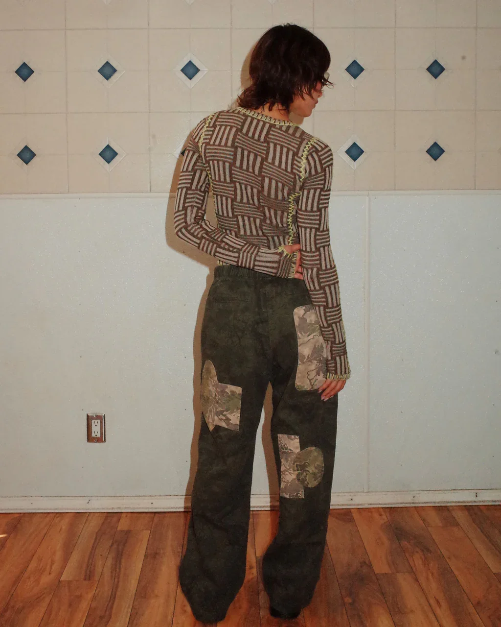 MarielSportKnitLongSleeve-Grey_PatchworkClimberPant-LeafCamo_03-optimized.webp