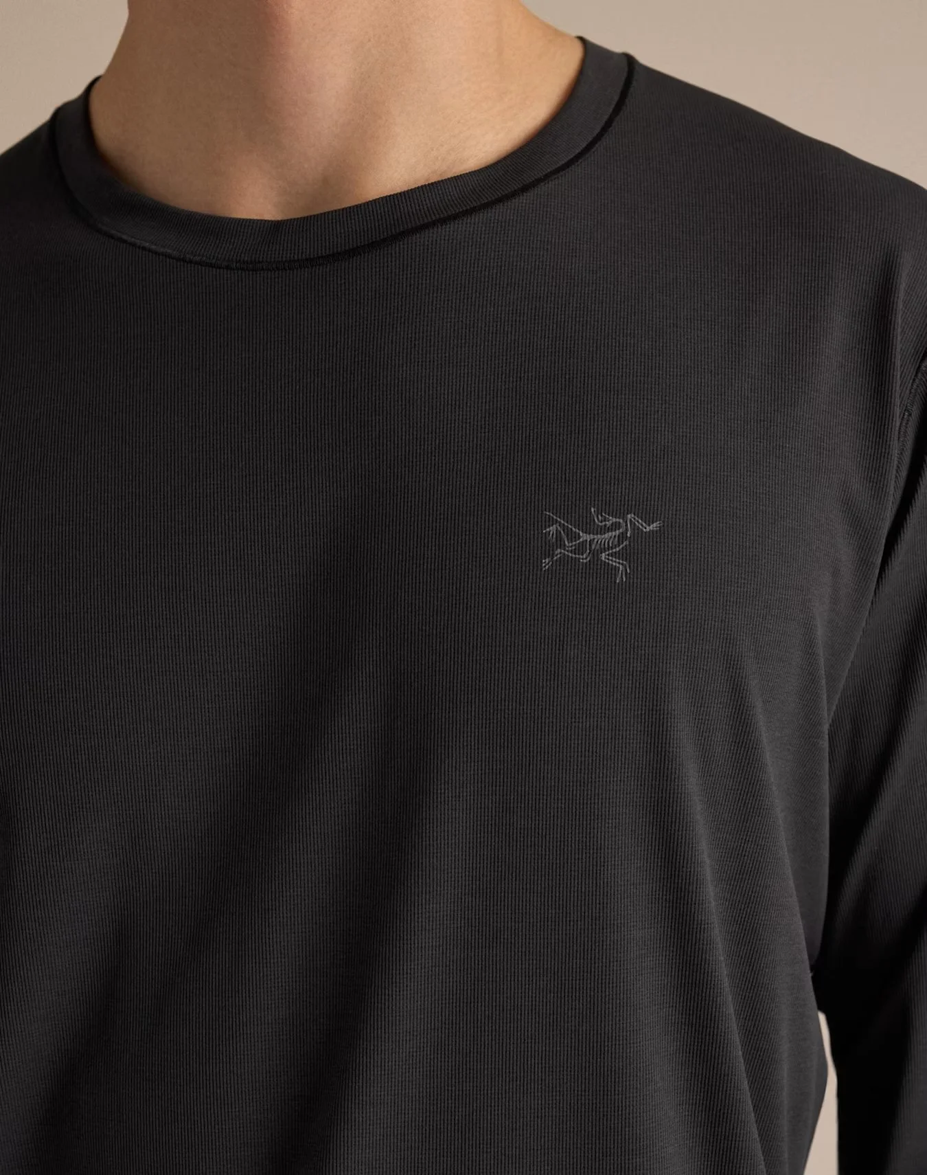 F26-X000010291-Cormac-Crew-Neck-Shirt-LS-Black-Fabric-Detail.jpg