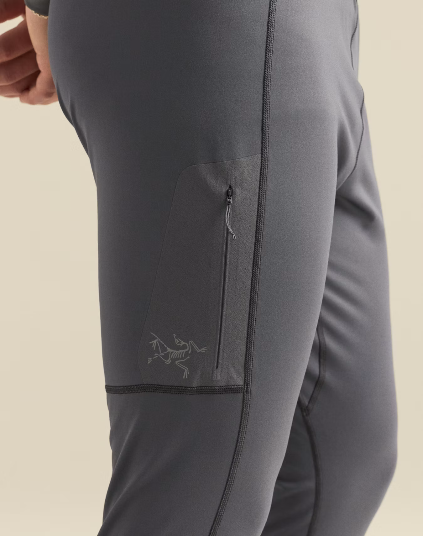F26-X000010037-Rho-LT-Bottom-Cloud-Fabric-Detail.png