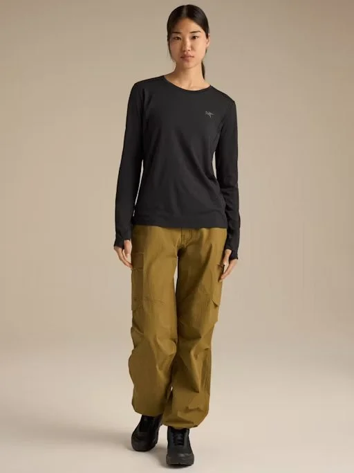 F26-X000010245-Sunna-Crew-Shirt-LS-Black-Women-s-Full-Body 1.jpg