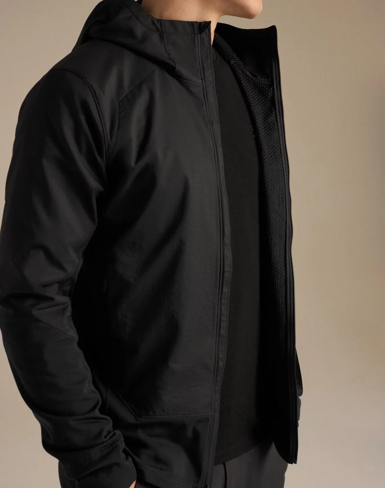 F26-X000010633-Delta-Hybrid-Hoody-Black-Fabric-Detail.jpg