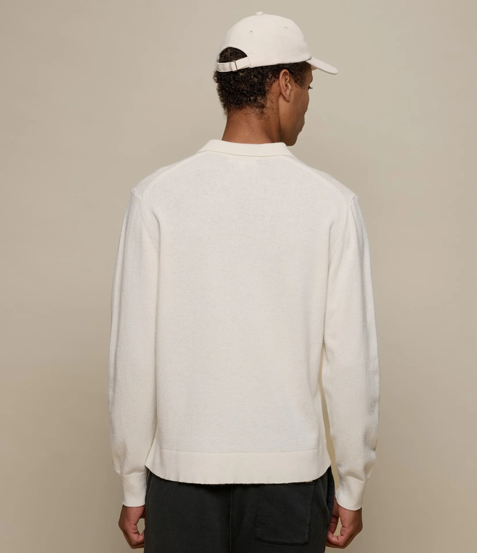 MbS.SS26.KNITPOLO01.02.SWEATPTS03.99.MED.BACK.webp