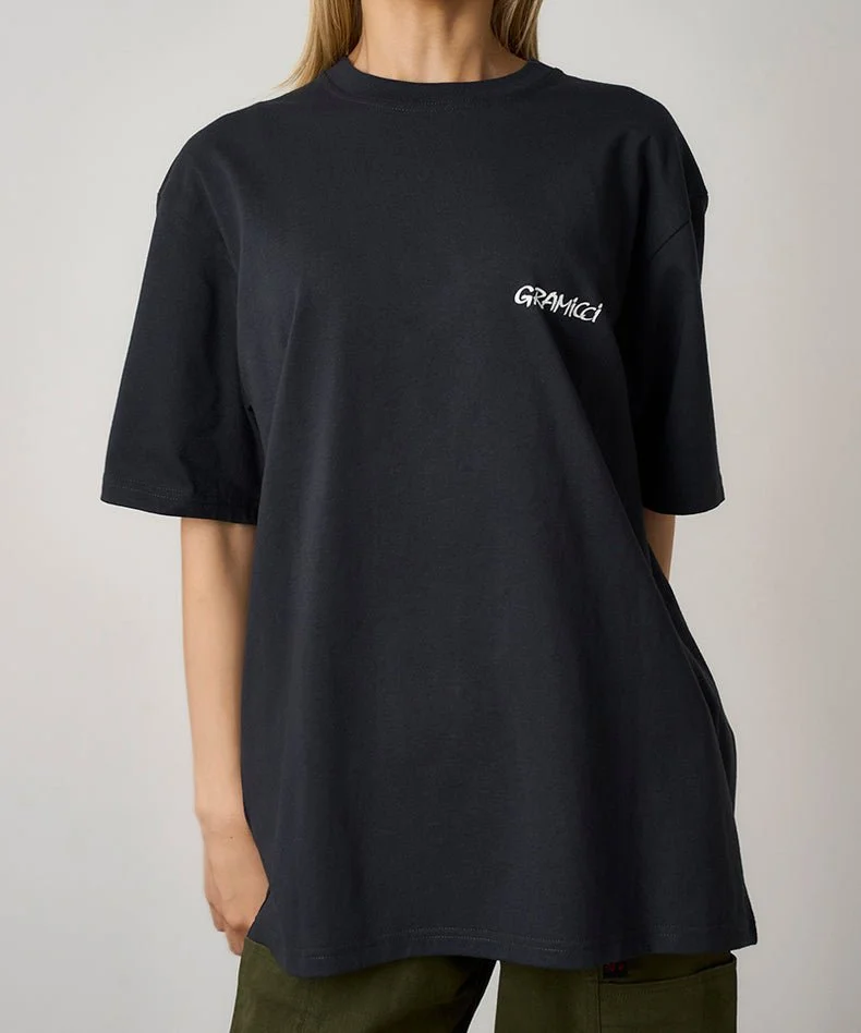 Gramicci-G5FU-T083_VINTAGEBLACK_unisex-t-shirt-model_U2.jpg