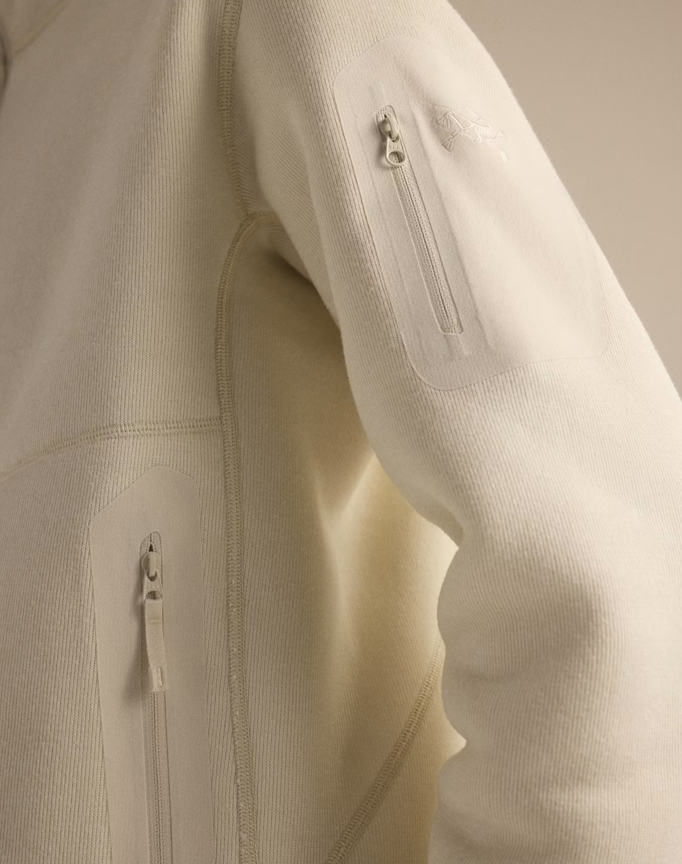 F26-X000010736-Covert-1-2-Zip-Neck-Arc-Silk-Hthr-Salt-Women-s-Fabric-Detail.jpg