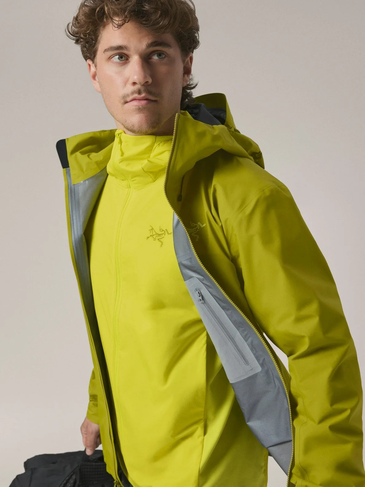 F25-X000010552-Beta-SL-Jacket-Olive-Moss-Euphoria-Detail-2.jpg