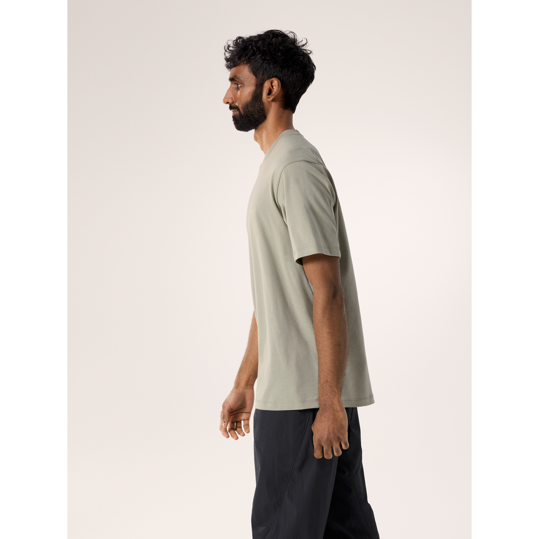 S26_X000010296_022852_KraggSLCottonCacodaemonShirtSS_Habitat-SeaSalt_Men_M_Side-View_Lowres.png