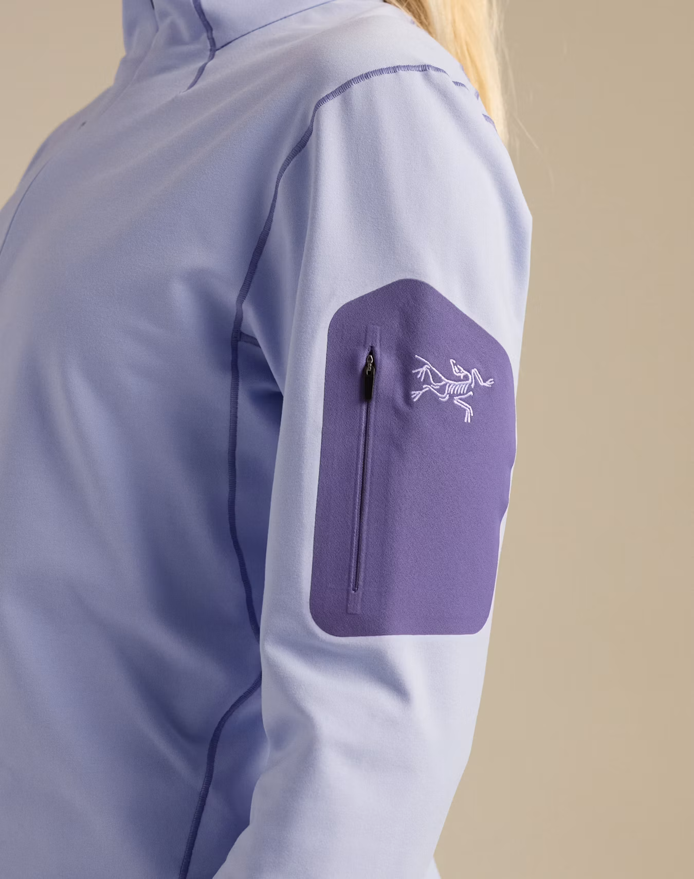 F26-X000010749-Rho-Zip-Neck-Kasumi-Blurple-Women-s-Fabric-Detail.png