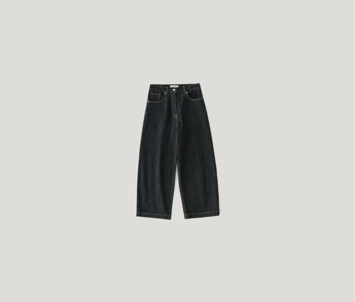 Neive Curved Leg Pant in Black
