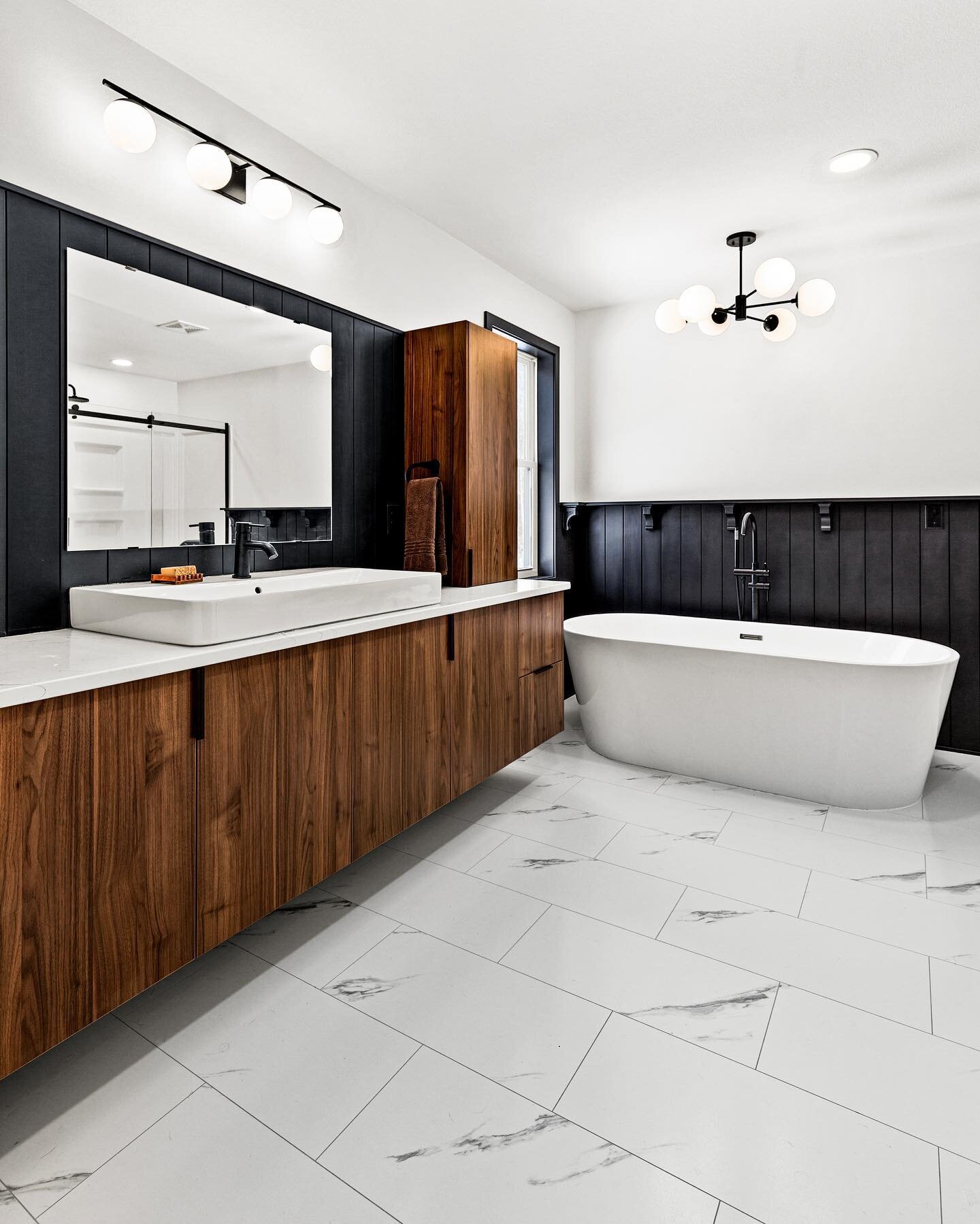 Just finished up a major master bathroom renovation and entryway refresh!

Lots of extra cabinet space in this modern bathroom and a HUGE freestanding soaker tub! 

Had so much fun designing this space for this wonderful couple! Let us know what you 