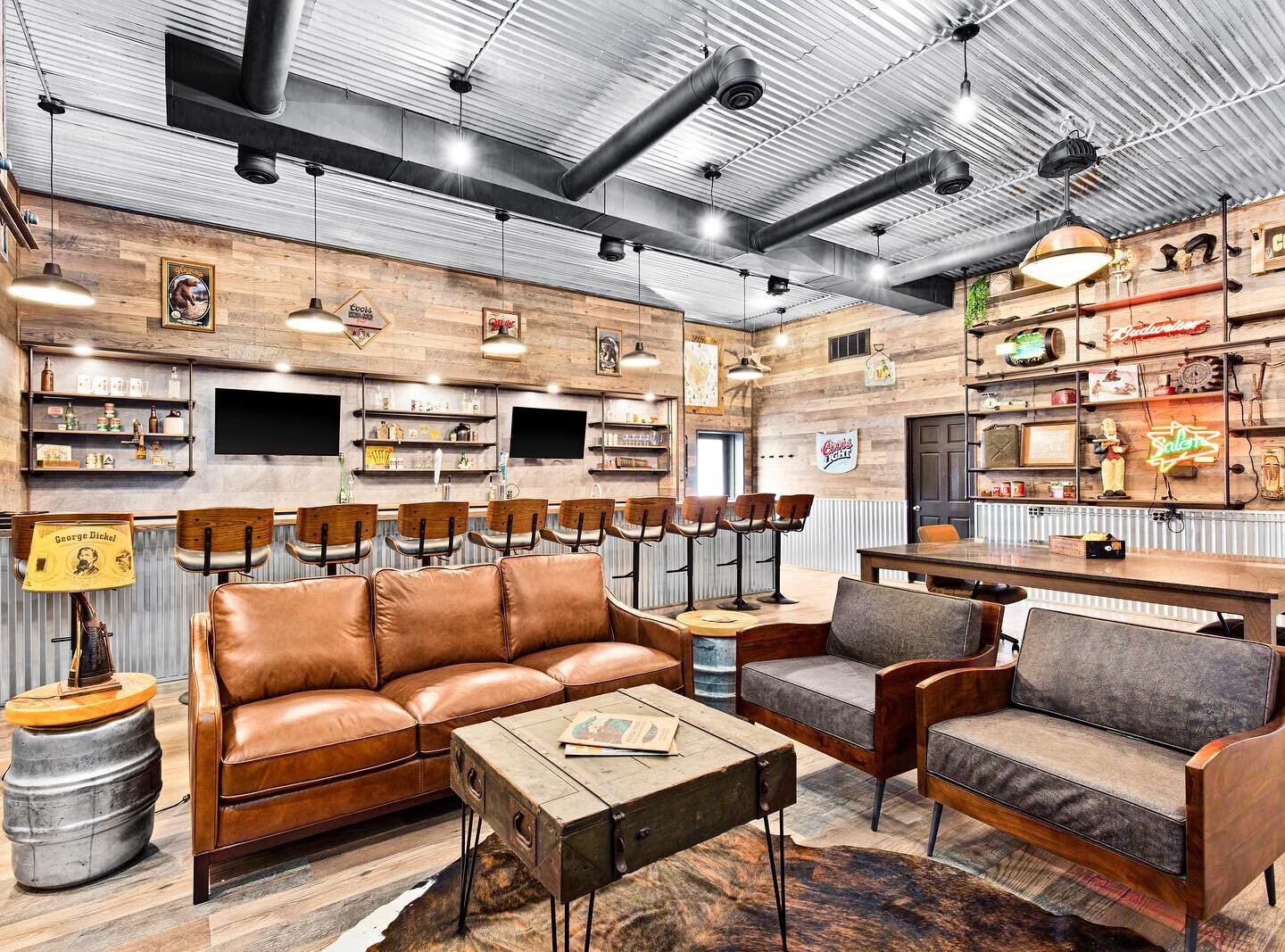 Project reveal ✨

One of the biggest transformations we&rsquo;ve had so far! We turned this open space that was being used for storage into a fully custom office bar! Swipe to see the before pictures 😱

We had big ideas when it came to designing thi