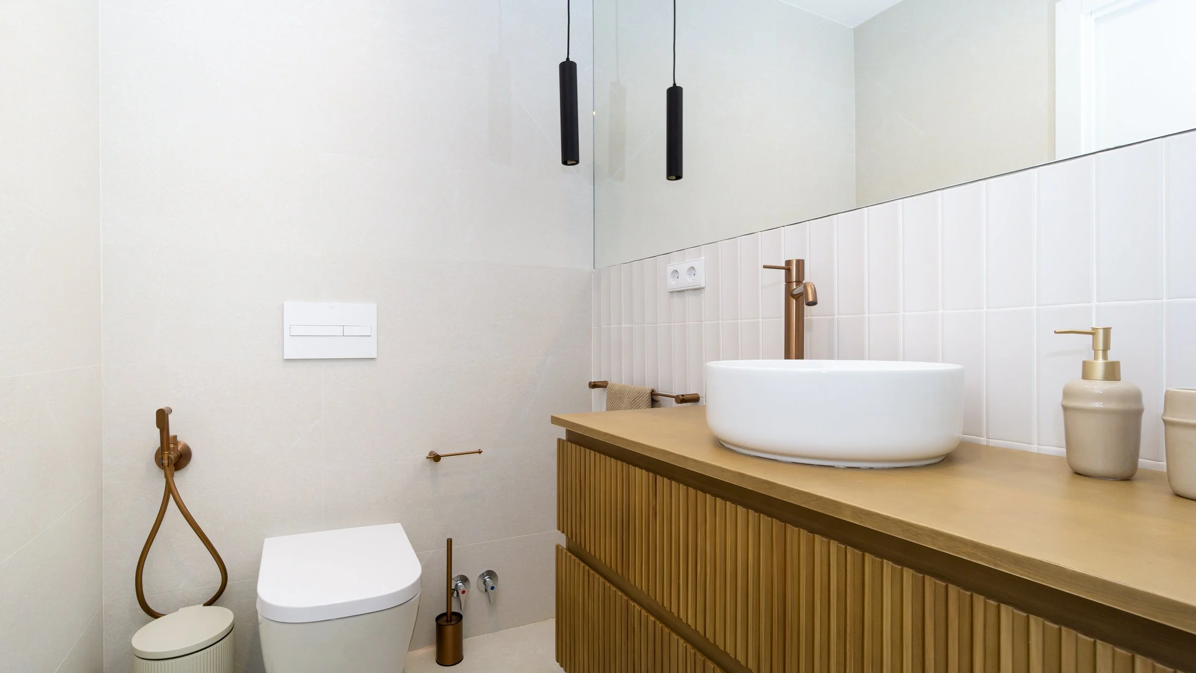Santa Engracia-Reforma-Integral-Interiorismo-Baño-madera.jpg