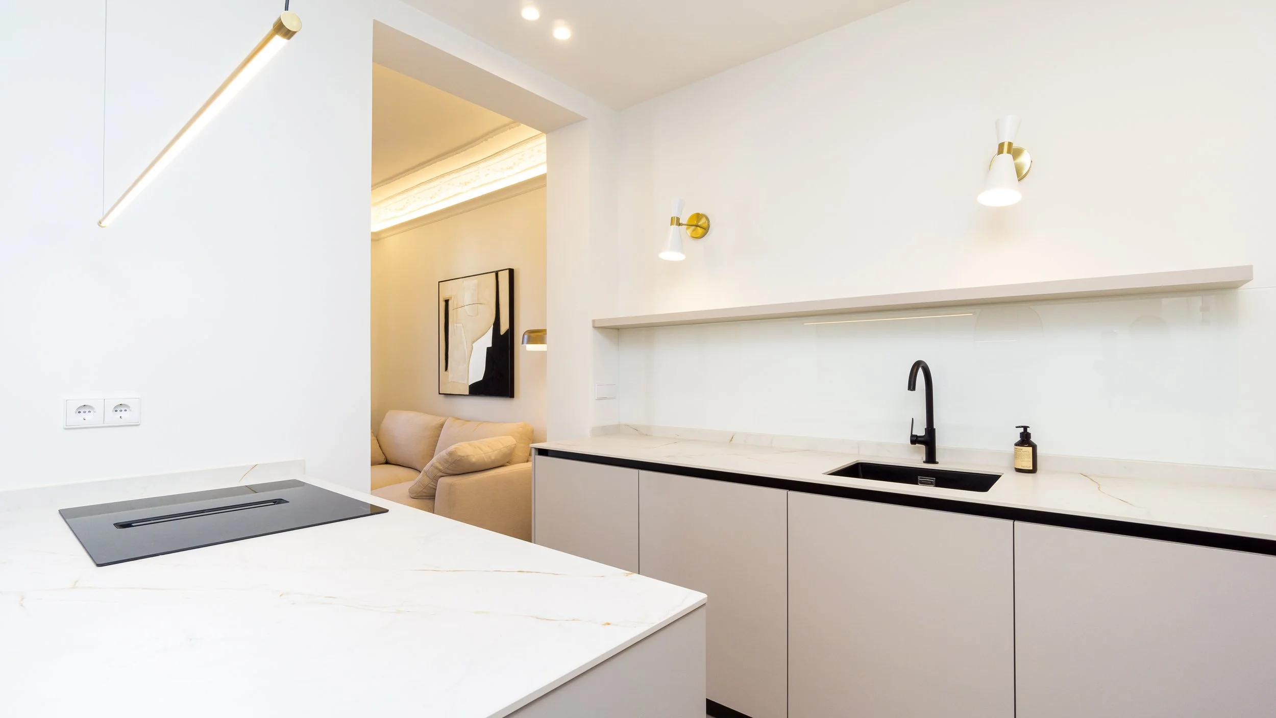 Santa Engracia-Reforma-Integral-Interiorismo-Cocina-beige.jpg