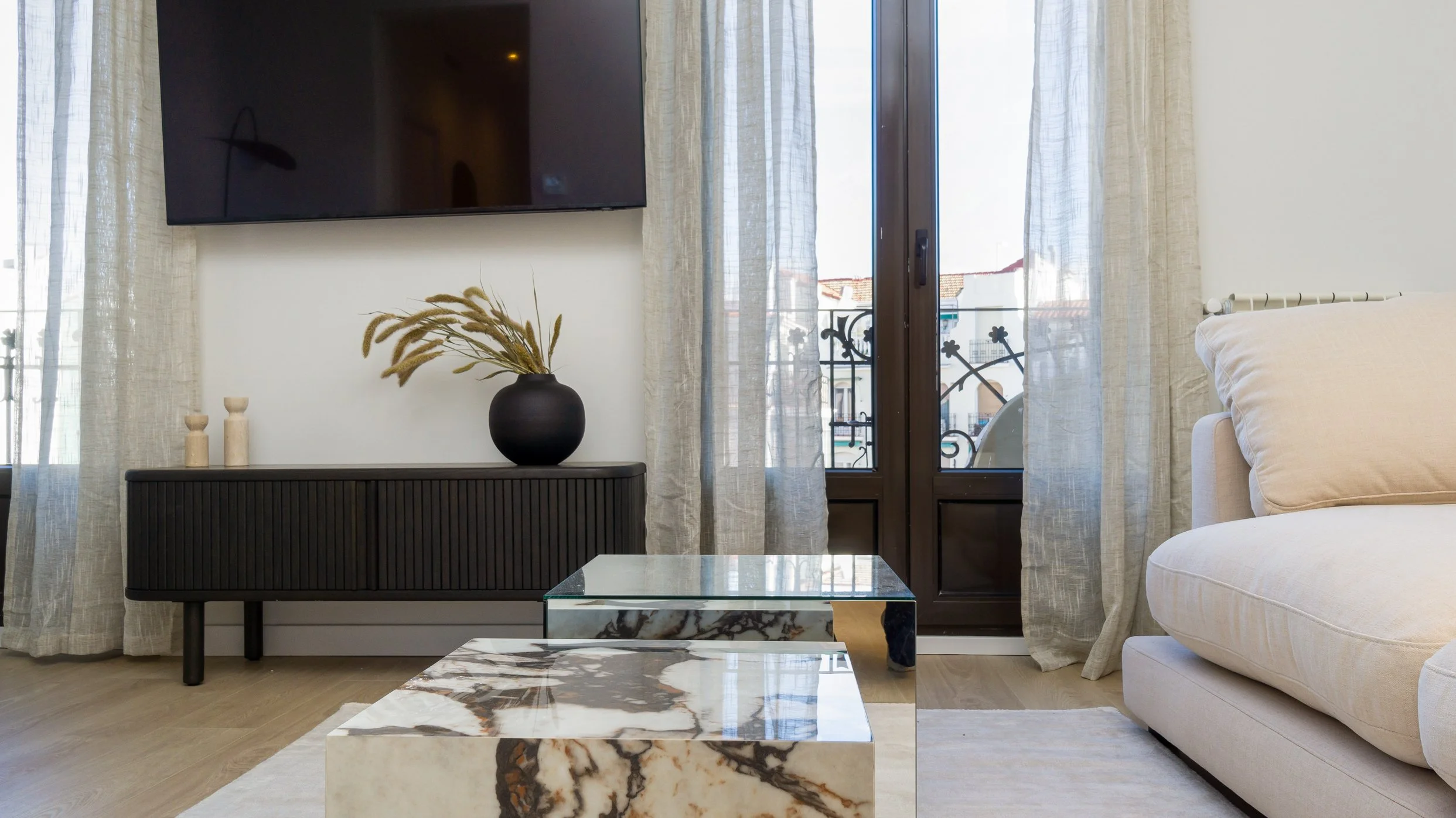 Santa Engracia-Reforma-Integral-Interiorismo-Salon-mueble-tv.jpg
