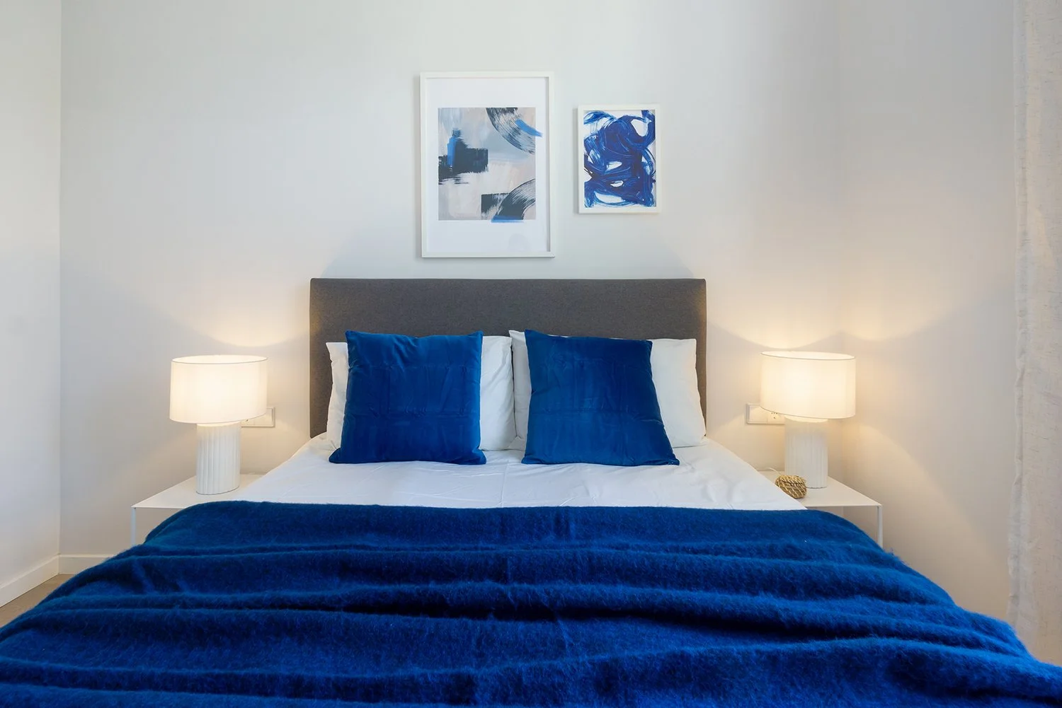 Mallorca-ReformaIntegral-Interiorismo-Bedroom-Blue-Cabecero.jpg