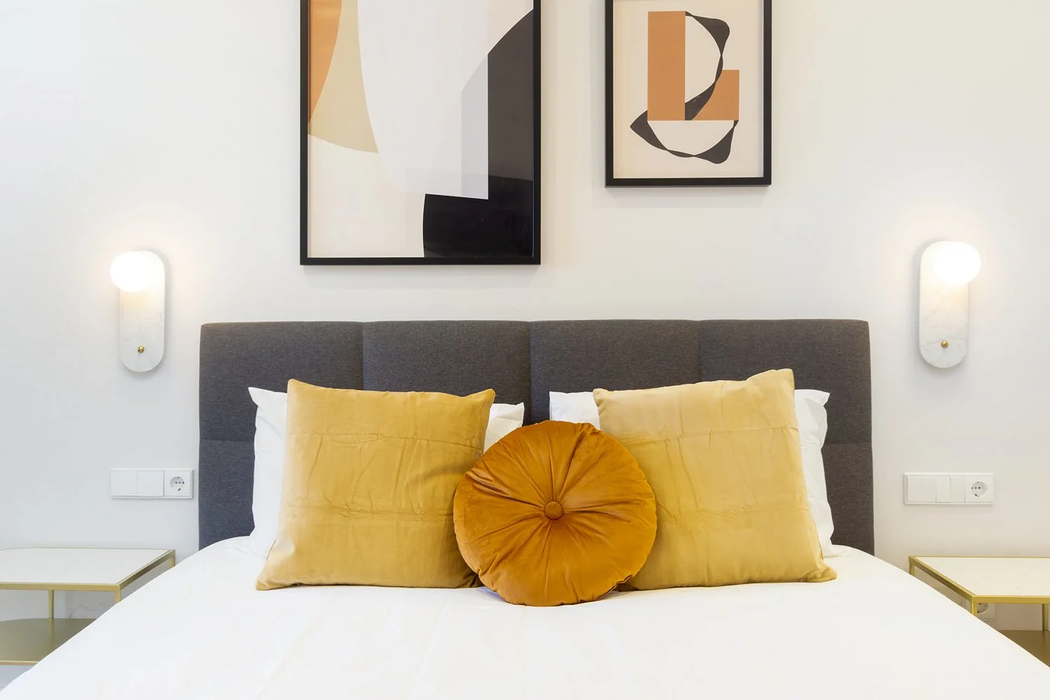 Mallorca-ReformaIntegral-Interiorismo-bedroom-headboard.jpg